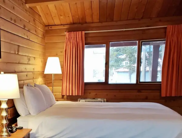 Rocky Inn 4